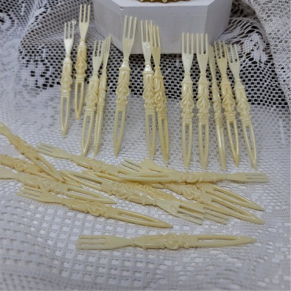 Vintage Celluloid 1960s Faux Ivory Cocktail Fork Set - Picture 2 of 10